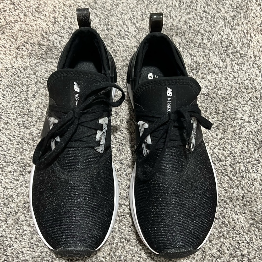 Like new women’s new balance black sneakers sz7.5 light weight breathable